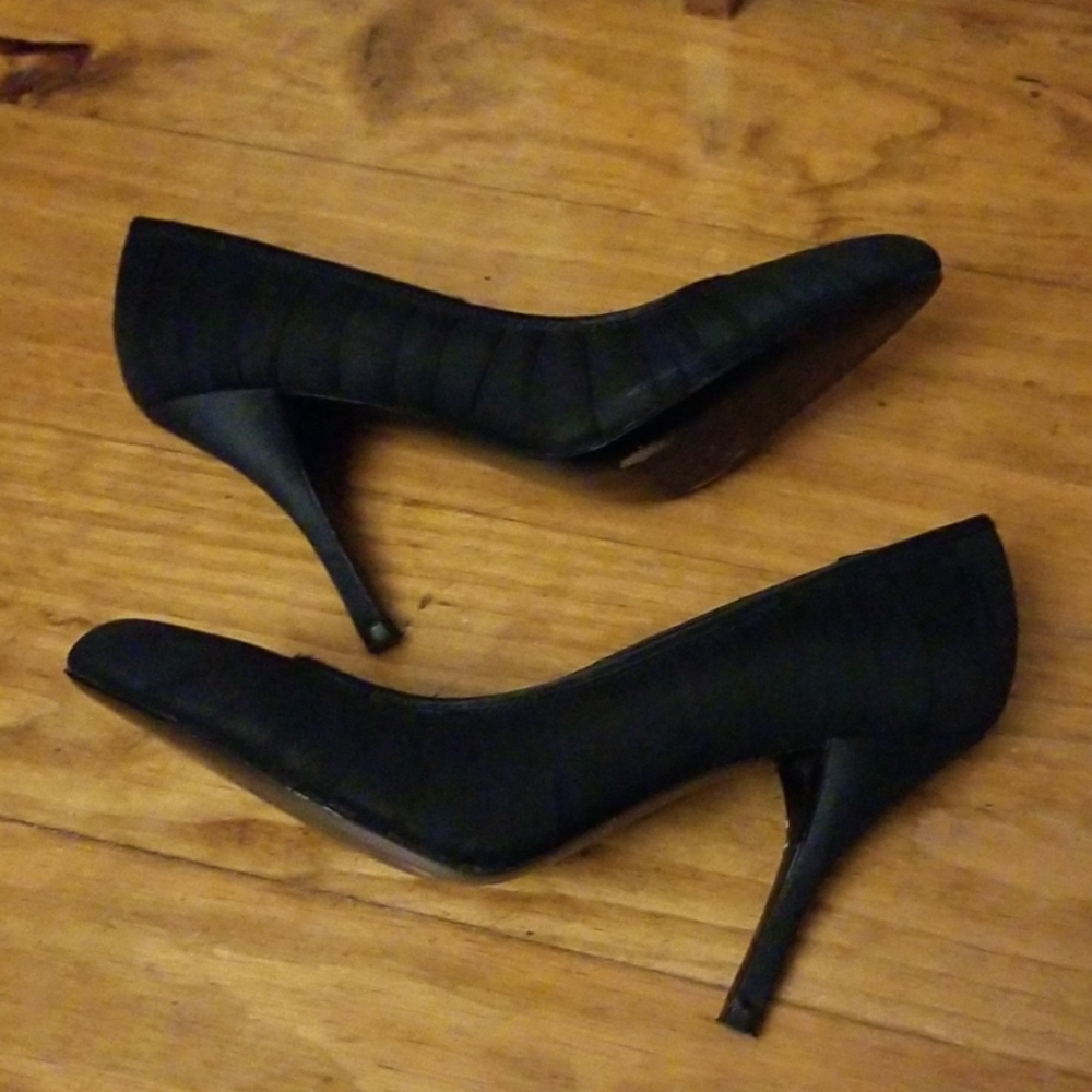 White House Black Market black heels - Picture 5 of 8